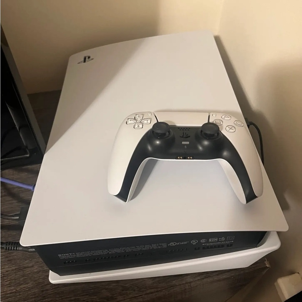 White Gaming Console - Picture 2 of 3